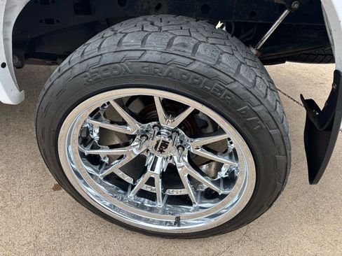 Used 2019 Ford F150 Lariat image 9