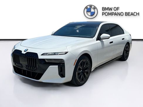 Used 2023 BMW 760i xDrive w/ Executive Package AWD/4WD image 3