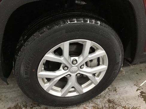 Used 2023 Jeep Grand Cherokee Limited w/ Trailer Tow Prep Group (B) image 4