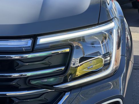 Certified 2025 Volkswagen Atlas SE w/ Panoramic Sunroof Package image 6