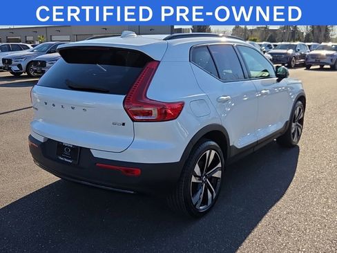 Used 2025 Volvo XC40 B5 Plus AWD/4WD image 2