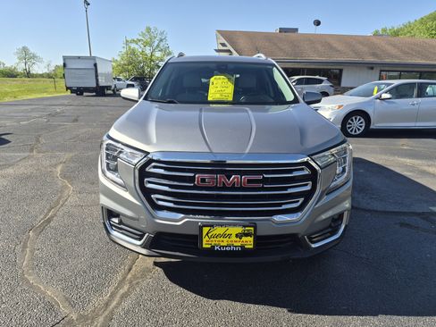 Used 2024 GMC Terrain SLT w/ Infotainment Package II AWD/4WD image 3