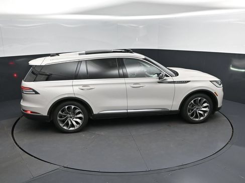 Used 2025 Lincoln Aviator Reserve w/ Luxury Package RWD image 35