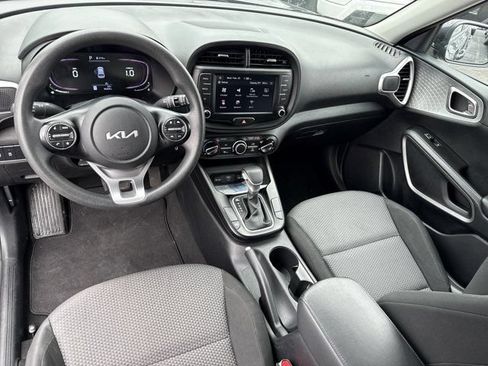 Used 2023 Kia Soul LX w/ Option Group 015 FWD image 17