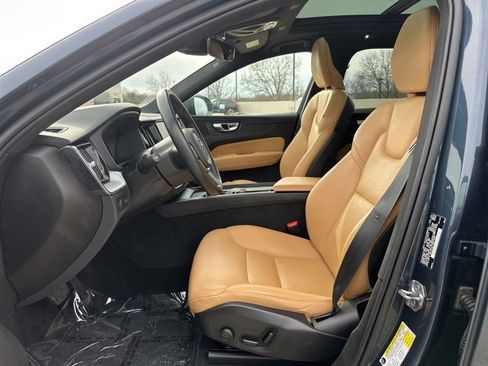 Used 2020 Volvo XC60 T5 Momentum w/ Protection Package Premier image 17