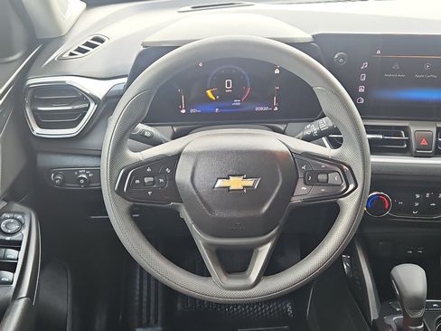 Used 2024 Chevrolet TrailBlazer LS w/ LS Convenience Package FWD image 10