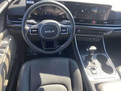 New 2025 Kia Carnival FWD image 9