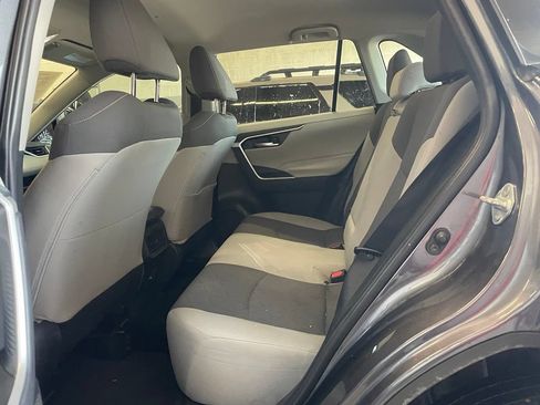 Used 2025 Toyota RAV4 XLE AWD/4WD image 16