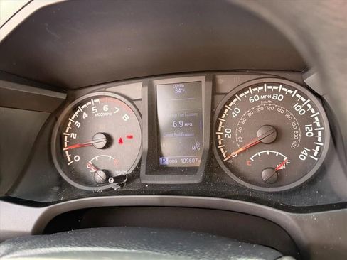 Used 2019 Toyota Tacoma SR image 18