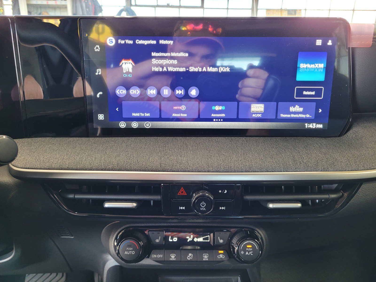 New 2026 Nissan Kicks SV w/ SV Premium Package FWD image 10