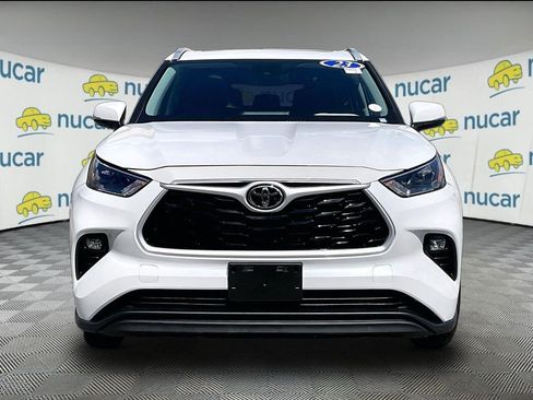 Used 2023 Toyota Highlander XLE AWD/4WD image 2