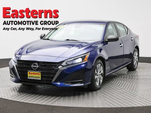 Used 2024 Nissan Altima 2.5 S FWD image 1