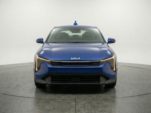 Used 2025 Kia K4 LXS image 2
