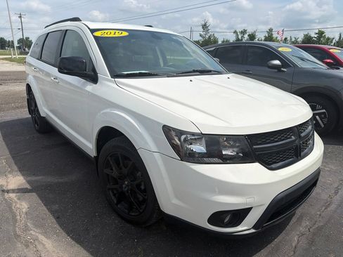 Used 2019 Dodge Journey SE w/ Connectivity Group FWD image 8