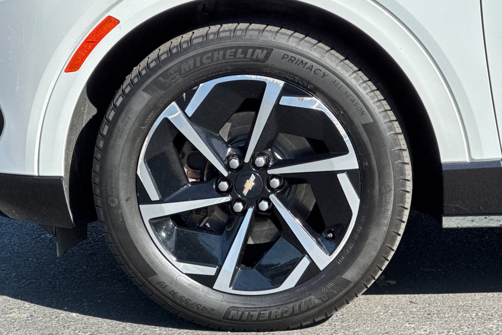 Certified 2024 Chevrolet Equinox EV LT FWD image 32