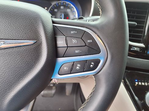 Used 2022 Chrysler Pacifica Touring-L FWD image 20