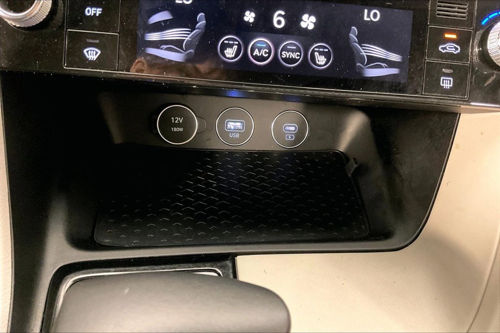 Used 2025 Genesis G70 2.5T RWD image 27