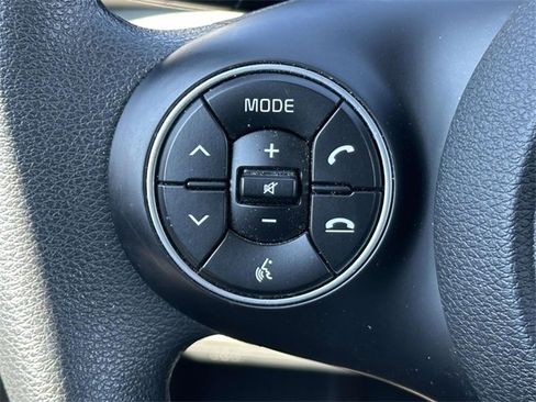 Certified 2022 Kia Soul LX image 16