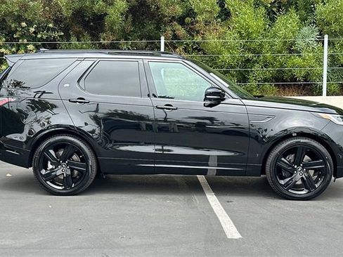 New 2025 Land Rover Discovery Dynamic SE image 6