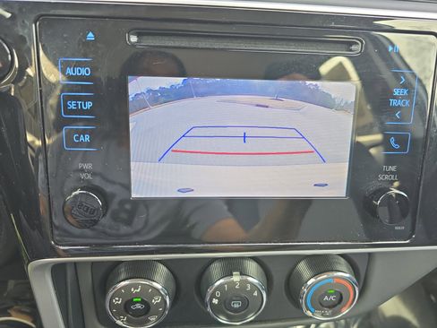 Used 2018 Toyota Corolla L image 23