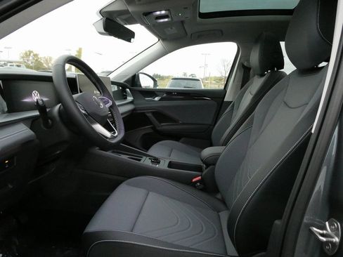 Used 2026 Volkswagen Tiguan SE AWD/4WD image 24