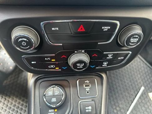 Used 2018 Jeep Compass Trailhawk AWD/4WD image 13