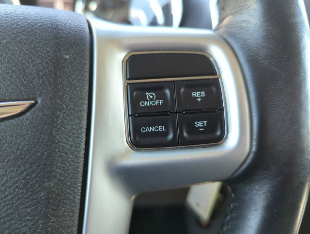 Used 2016 Chrysler Town & Country Touring w/ Driver Convenience Group FWD image 34