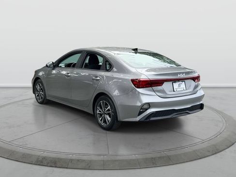 Used 2022 Kia Forte LXS FWD image 4