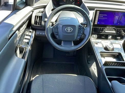 Certified 2022 Toyota Venza LE AWD/4WD image 13