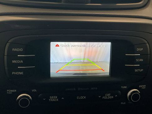 Used 2016 Kia Soul + image 17