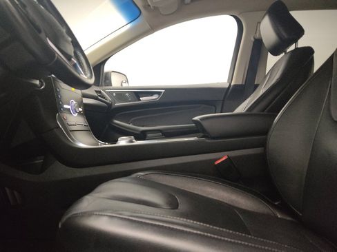 Used 2020 Ford Edge Titanium FWD image 17