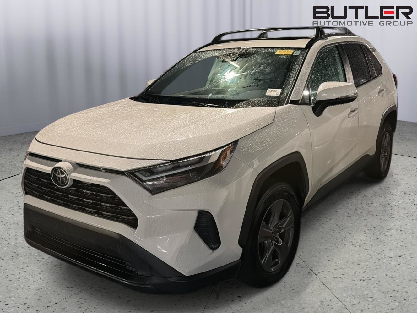 Used 2022 Toyota RAV4 XLE w/ Convenience Package FWD image 1