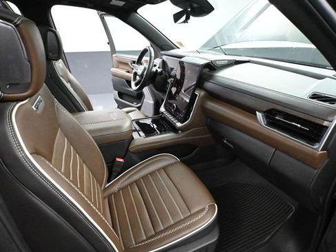 Used 2025 GMC Yukon Denali Ultimate image 64