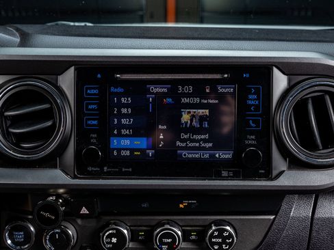 Used 2019 Toyota Tacoma TRD Off-Road image 24