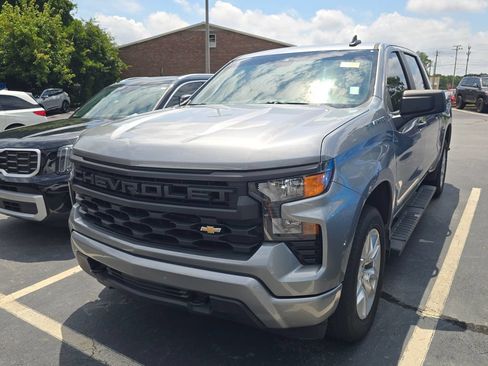 Used 2023 Chevrolet Silverado 1500 Custom RWD image 2