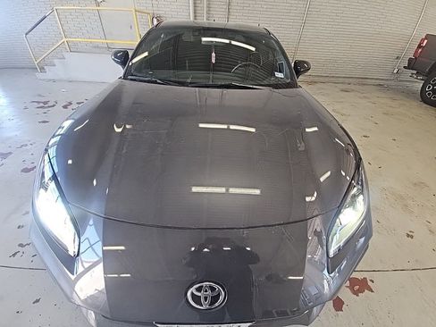 Used 2023 Toyota GR86 Premium image 2