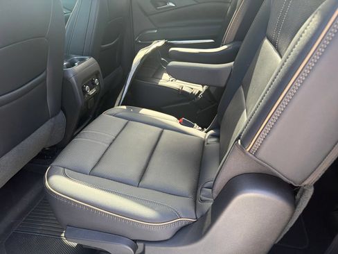 Used 2026 Chevrolet Traverse High Country FWD image 13