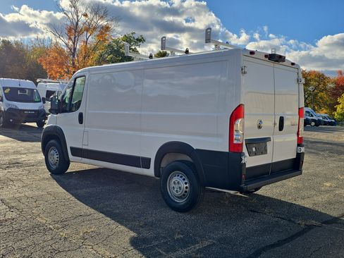 Used 2025 RAM ProMaster 2500 w/ Premium Convenience Group FWD image 3