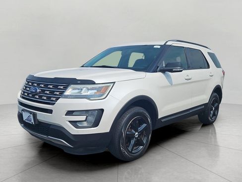 Used 2016 Ford Explorer XLT w/ Equipment Group 202A AWD/4WD image 3