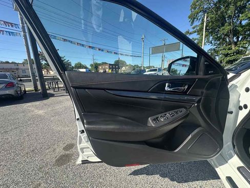 Used 2019 Nissan Maxima SR w/ Premium Package FWD image 11