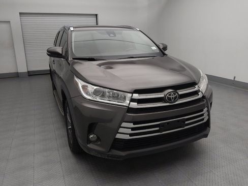 Used 2019 Toyota Highlander XLE FWD image 14