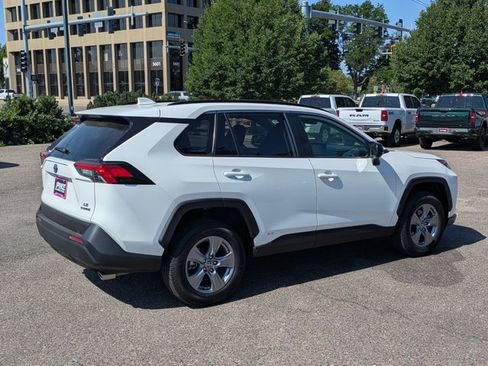 Used 2022 Toyota RAV4 LE AWD/4WD image 5