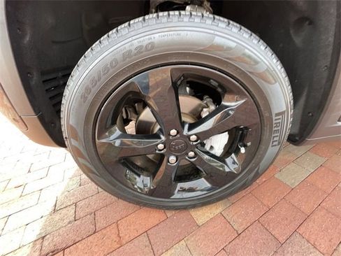 Used 2023 Jeep Grand Cherokee Limited w/ Luxury Tech Group II image 28