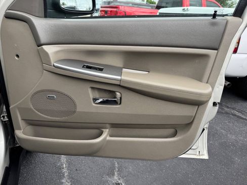Used 2009 Jeep Grand Cherokee Laredo AWD/4WD image 19