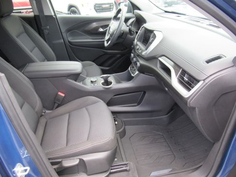 Used 2024 GMC Terrain SLE w/ Driver Convenience Package FWD image 11