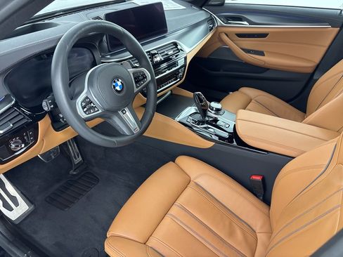 Used 2022 BMW M550i xDrive w/ Executive Package image 10