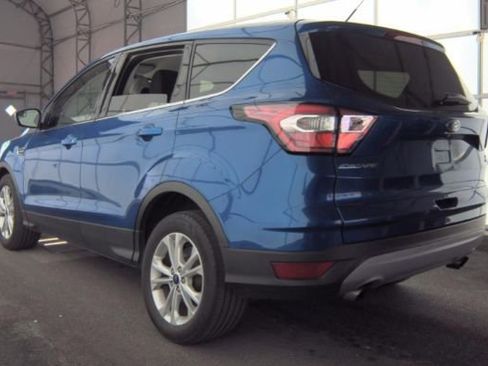 Used 2017 Ford Escape SE image 3