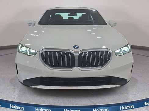 Certified 2025 BMW i5 eDrive40i w/ Premium Package RWD image 2