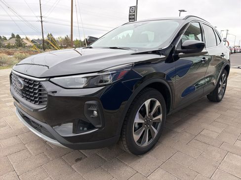 Used 2025 Ford Escape Platinum AWD/4WD image 4