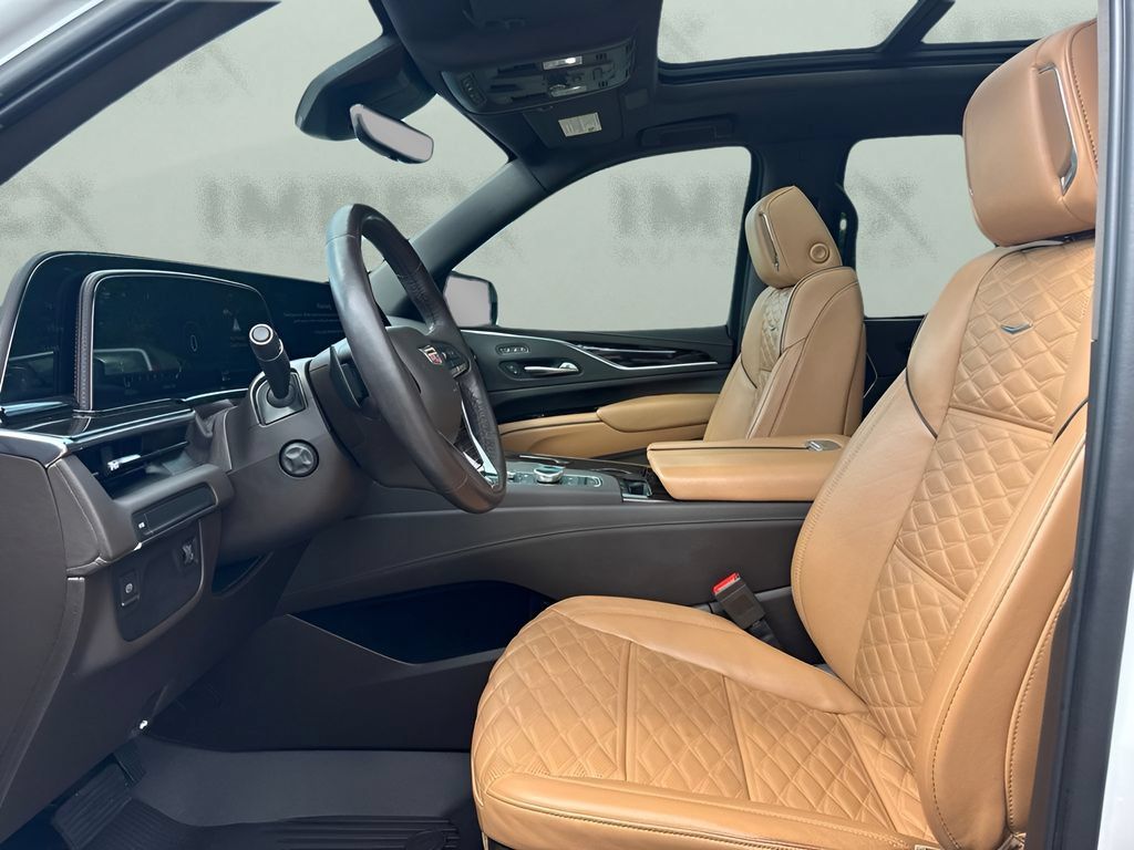 Used 2022 Cadillac Escalade Premium Luxury RWD image 9